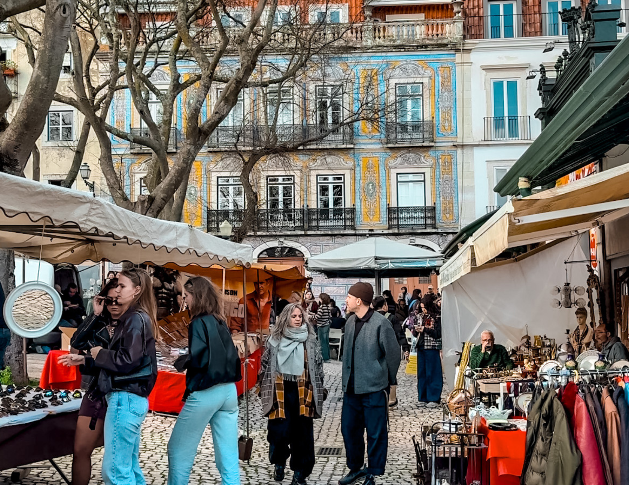 Feira da Ladra Flea Market .png
