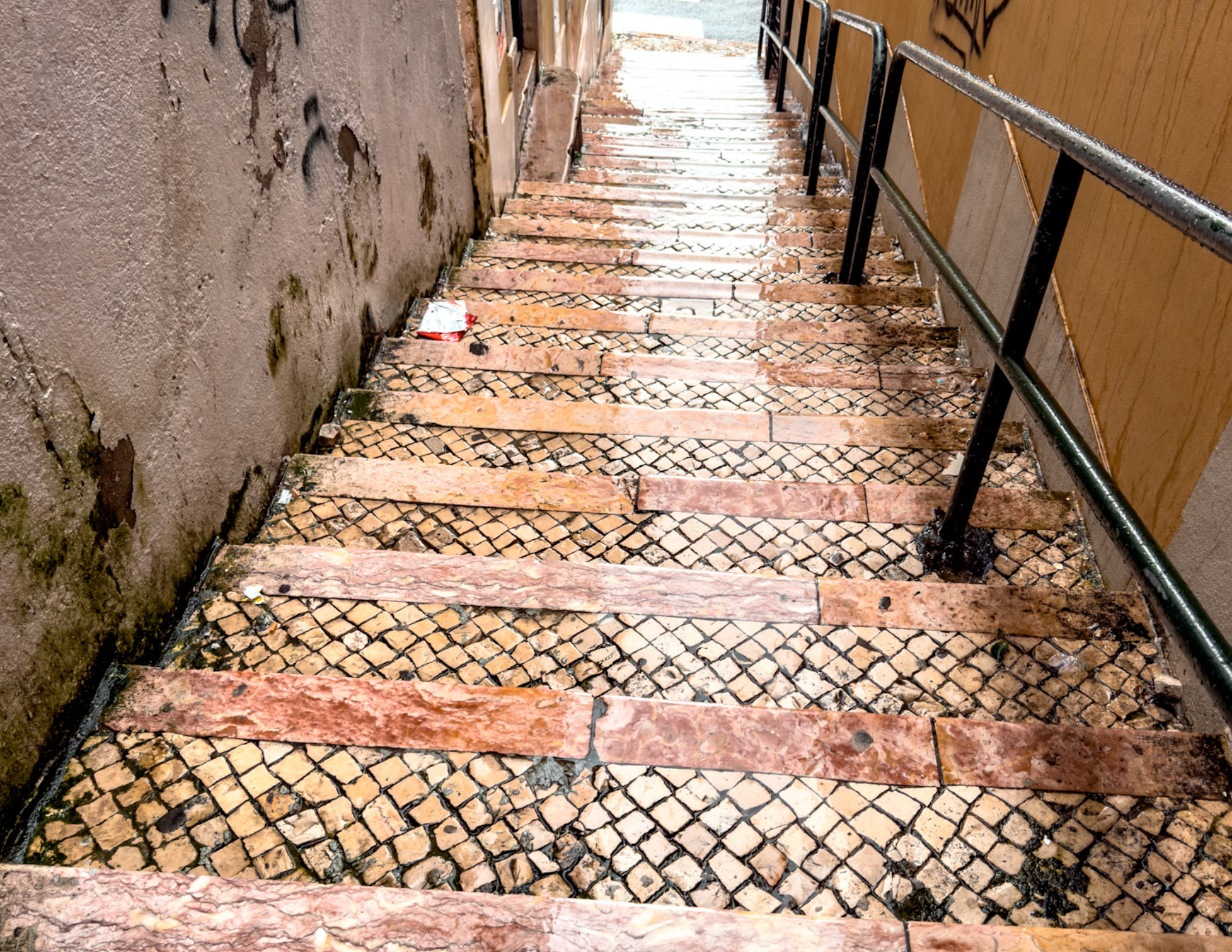 EVERYTHING YOU NEED TO KNOW BEFORE VISITING LISBON (2).png