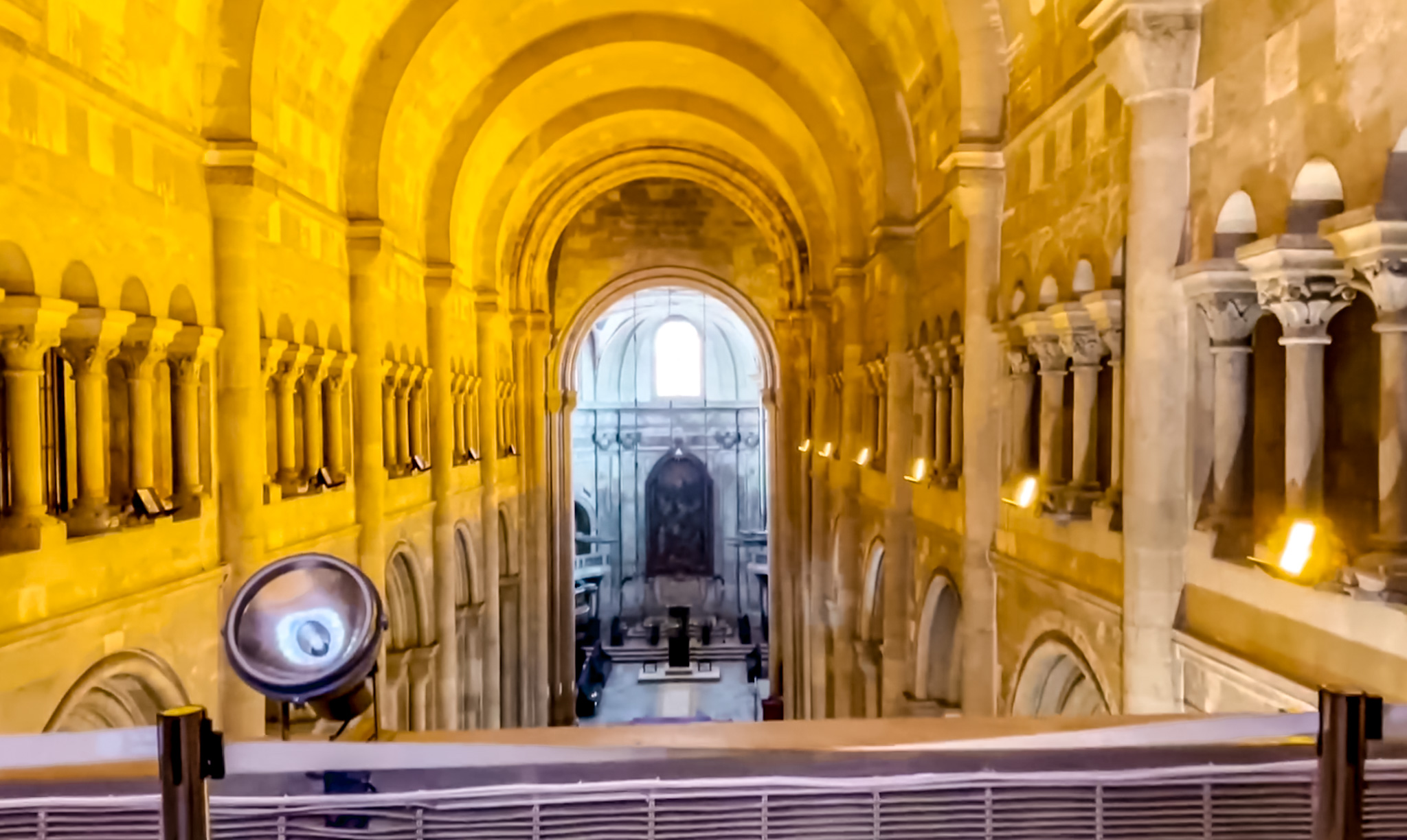Lisbon oldes cathedral.jpg