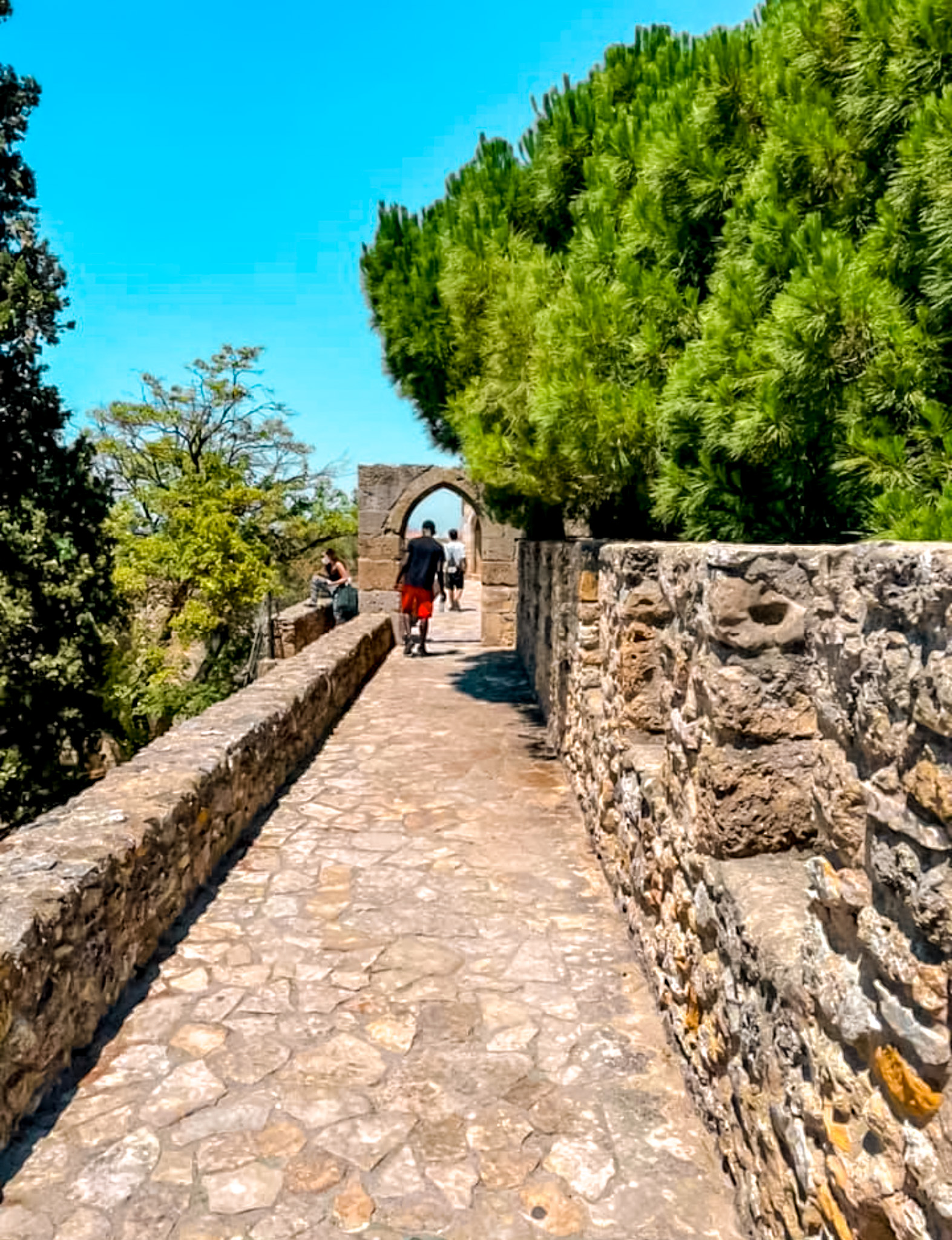 Castelo de São Jorge walk.jpg