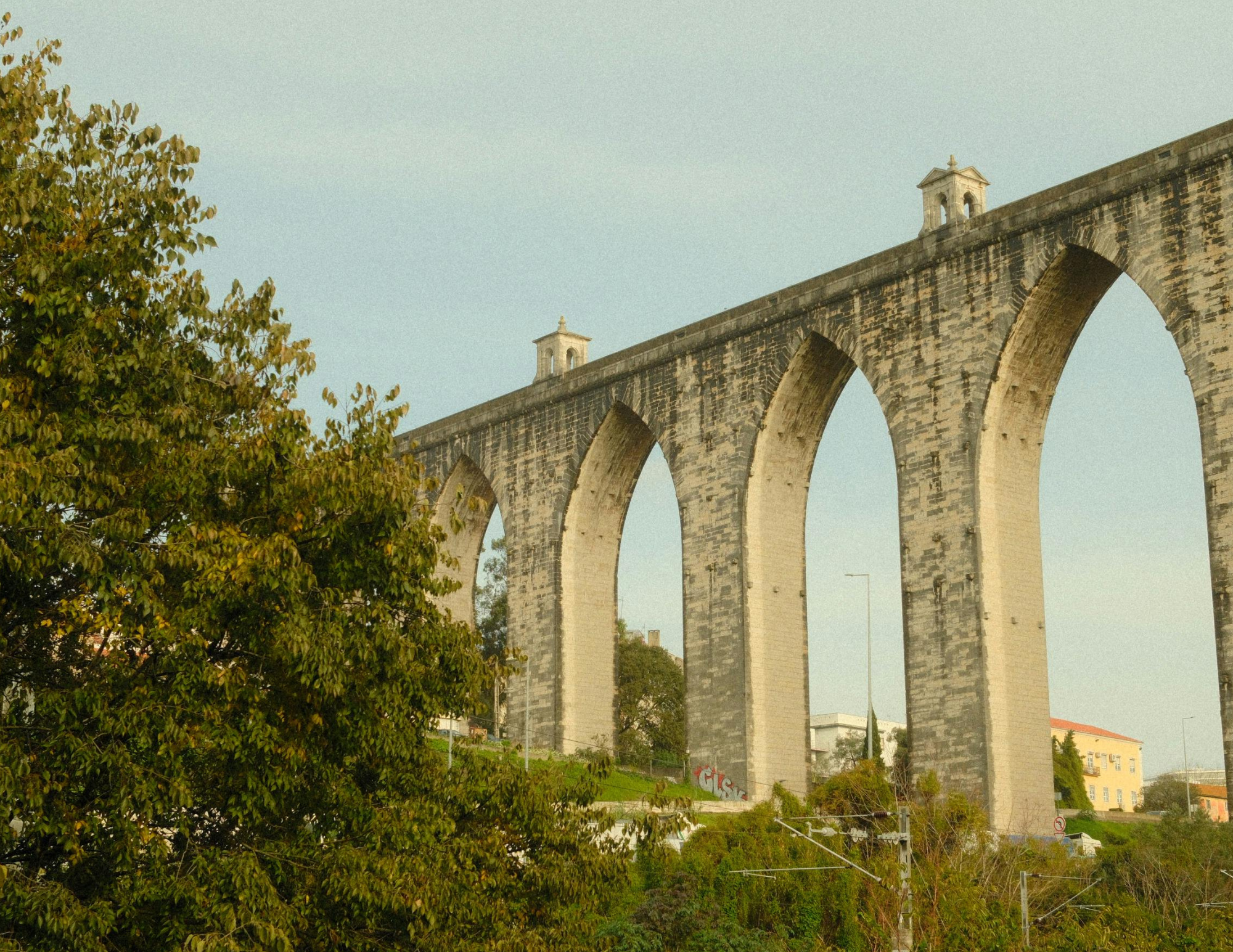 Águas Livres Aqueduct (1).png